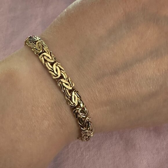 Solid 14Kt Gold Byzantine 7m wide 7 inches long bracelet. - Picture 9 of 9